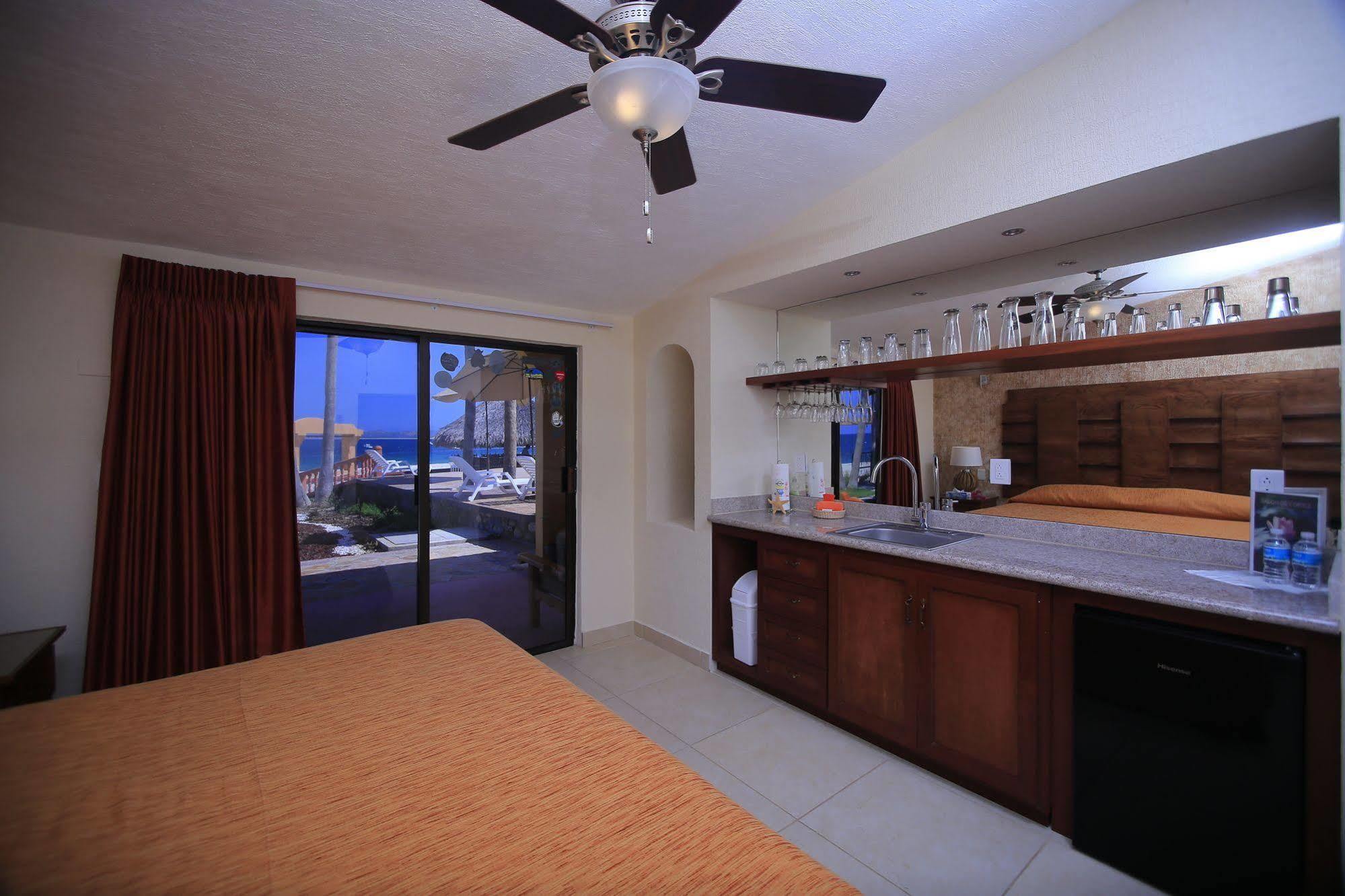 Hotel Playa Del Sol Лос Барилес Екстериор снимка