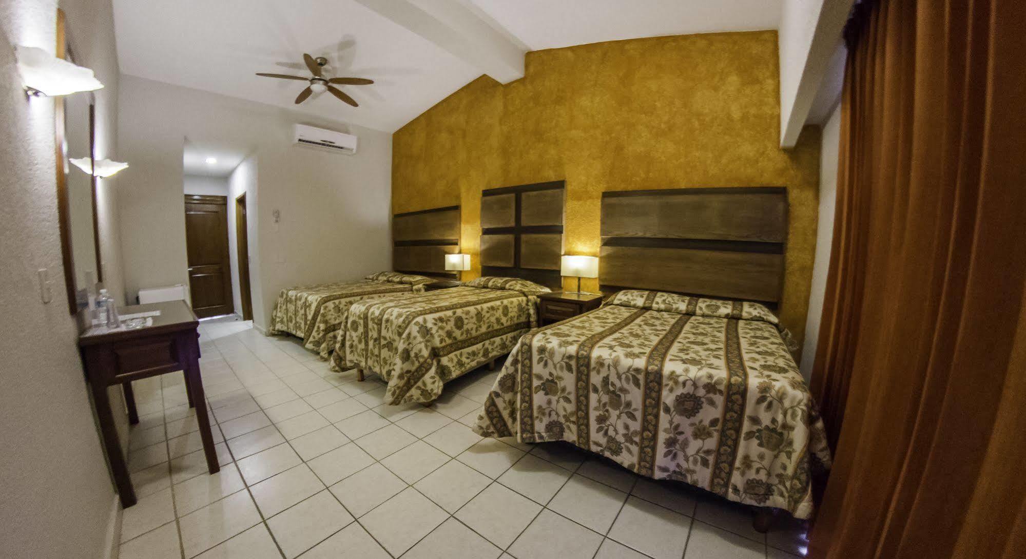 Hotel Playa Del Sol Лос Барилес Екстериор снимка