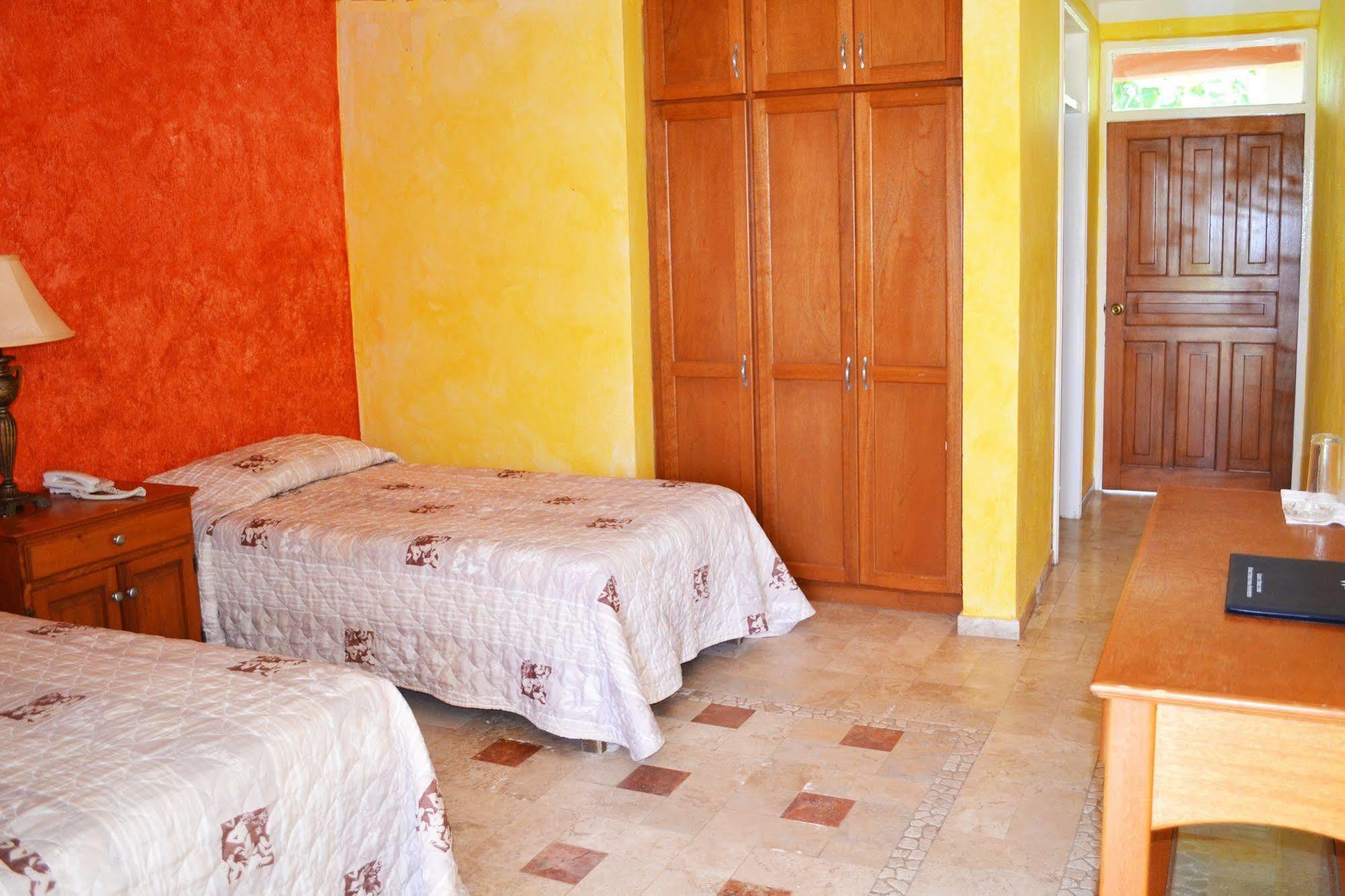 Hotel Playa Del Sol Лос Барилес Екстериор снимка